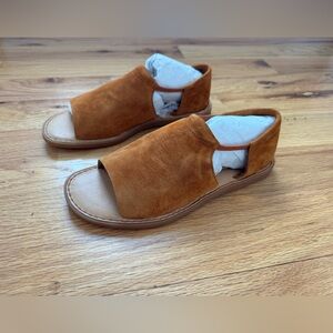 NIB Born Cove Modern Camel Brown Tan Suede 8 39 Sandals